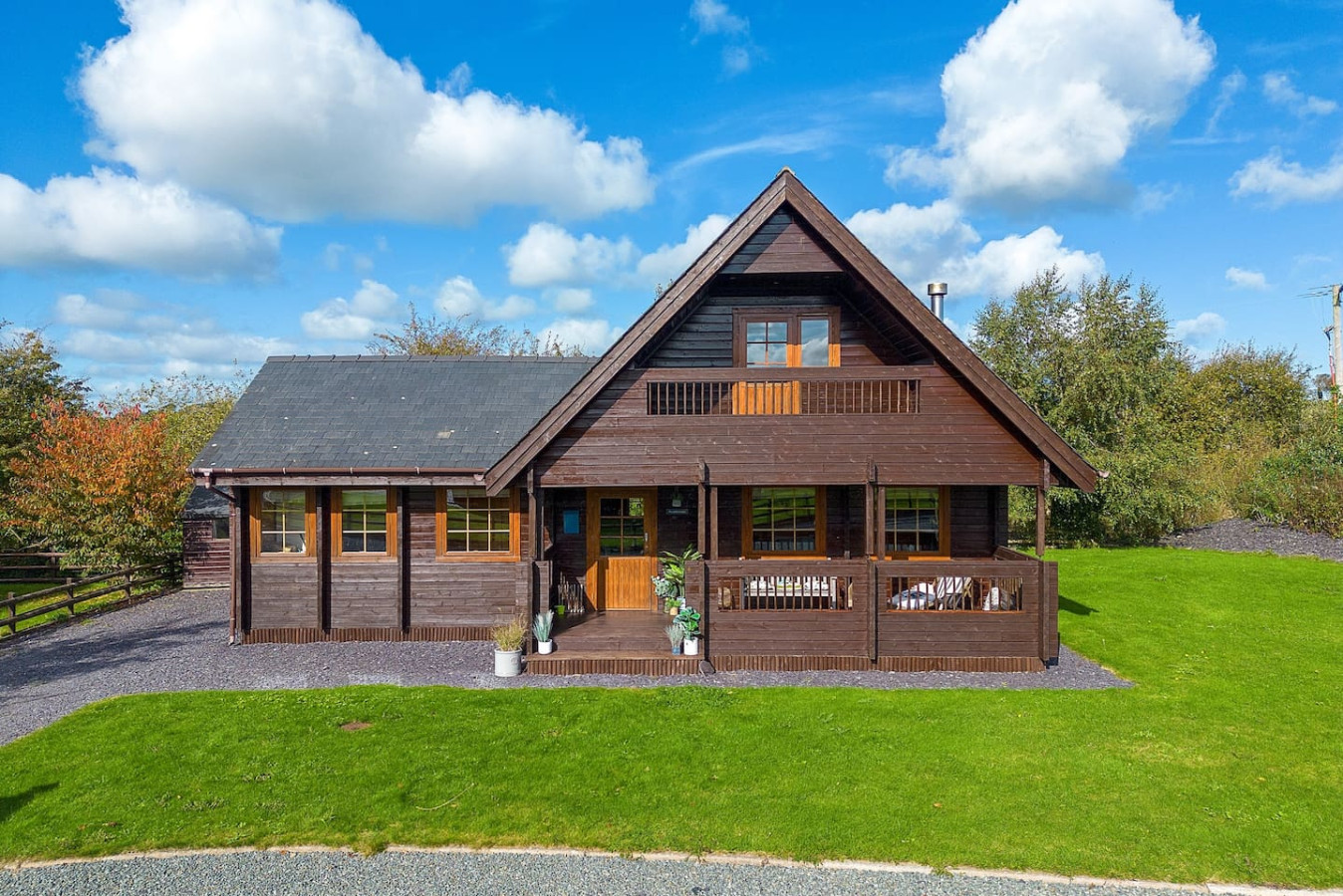 Scandi Cabin in Heart of Anglesey with Parking