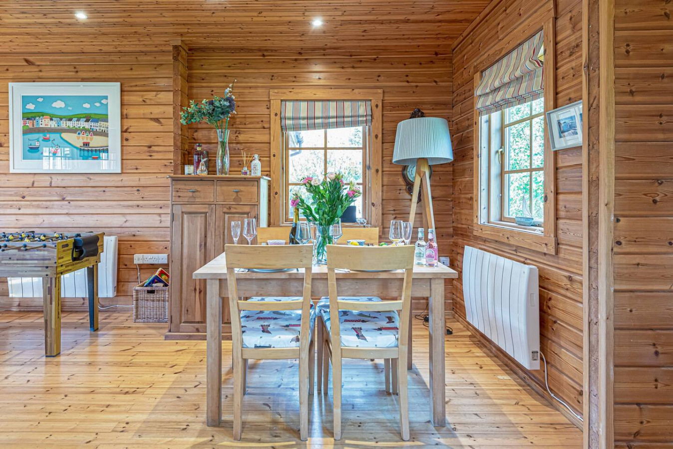 Scandi Cabin in Heart of Anglesey with Parking