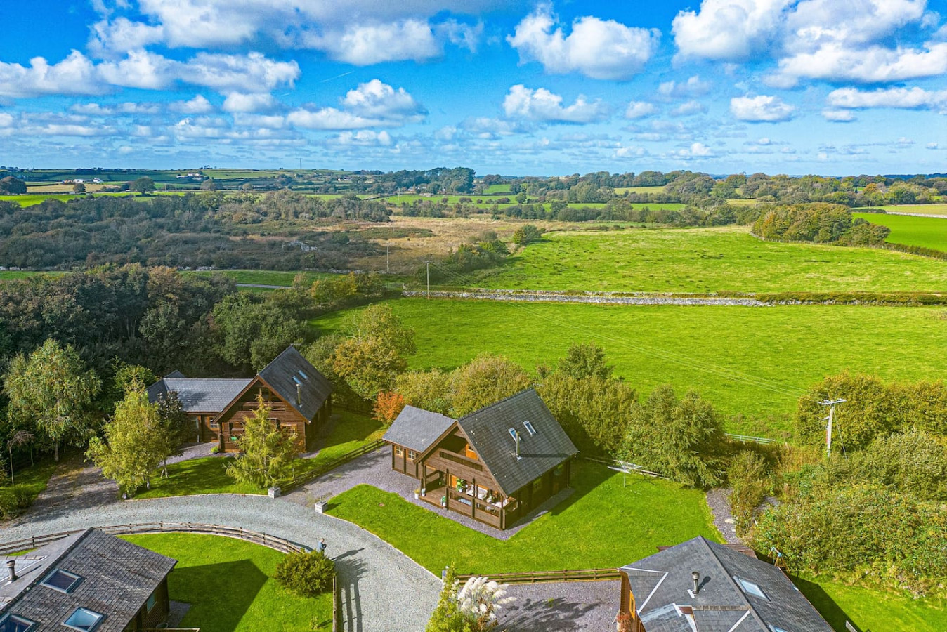 Scandi Cabin in Heart of Anglesey with Parking
