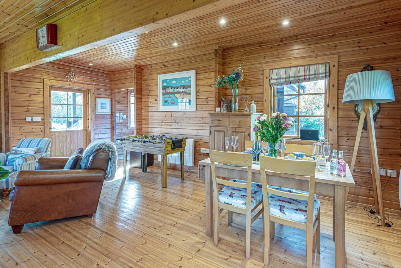 Scandi Cabin in Heart of Anglesey with Parking
