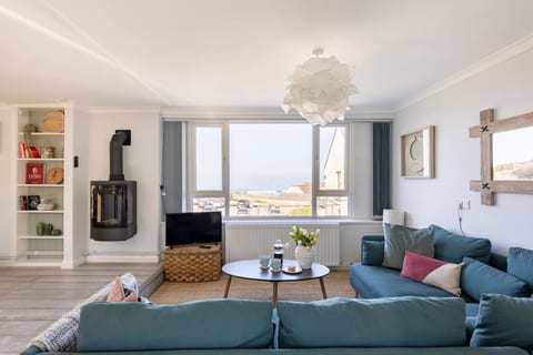 Luxury Family Beachside Home inc Hot Tub & Parking
