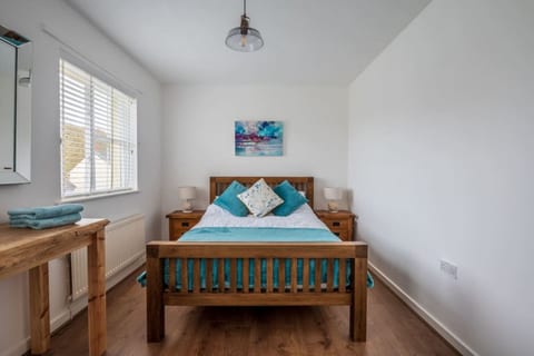 Saundersfoot Coastal Retreat – Parking, Beach
