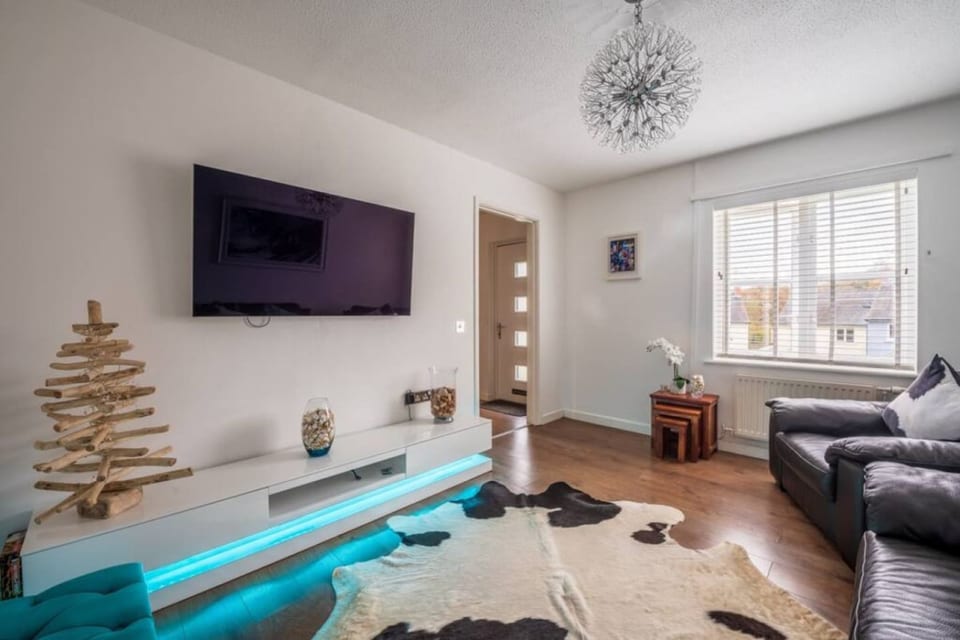 Saundersfoot Coastal Retreat – Parking, Beach