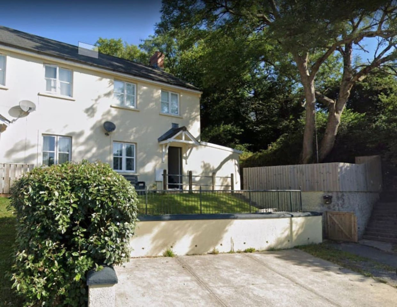 saundersfoot-coastal-retreat-with-patio-and-parking/