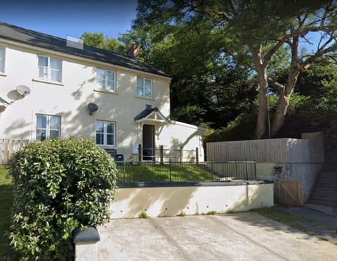 Saundersfoot Coastal Retreat – Parking, Beach