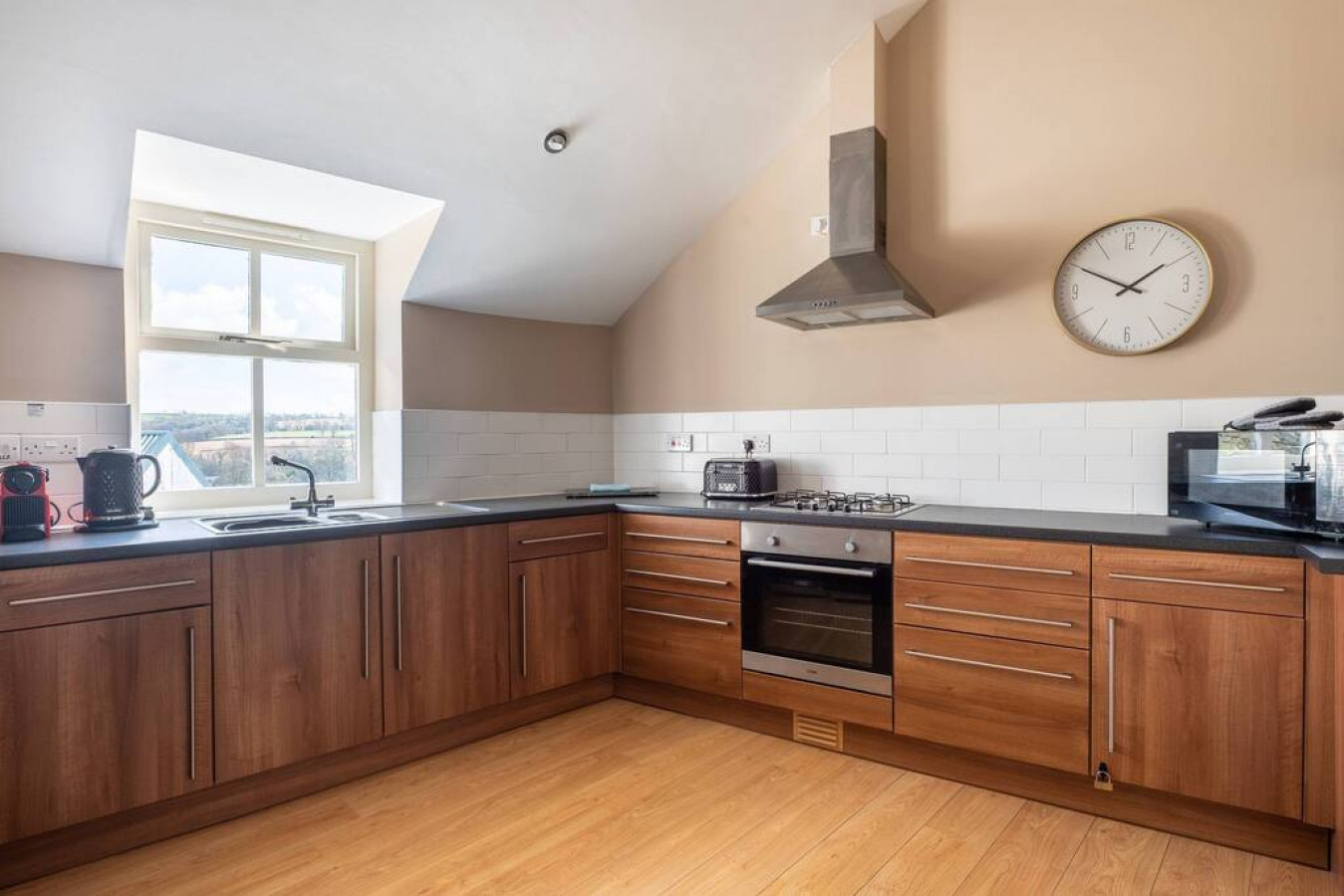 No.64 Narberth · Stylish & Spacious Apartment in Heart of Narberth