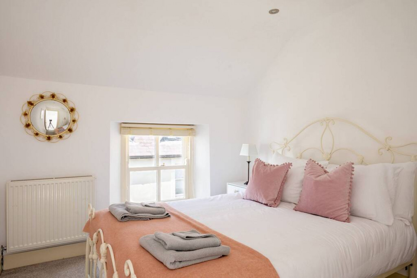 No.64 Narberth · Stylish & Spacious Apartment in Heart of Narberth