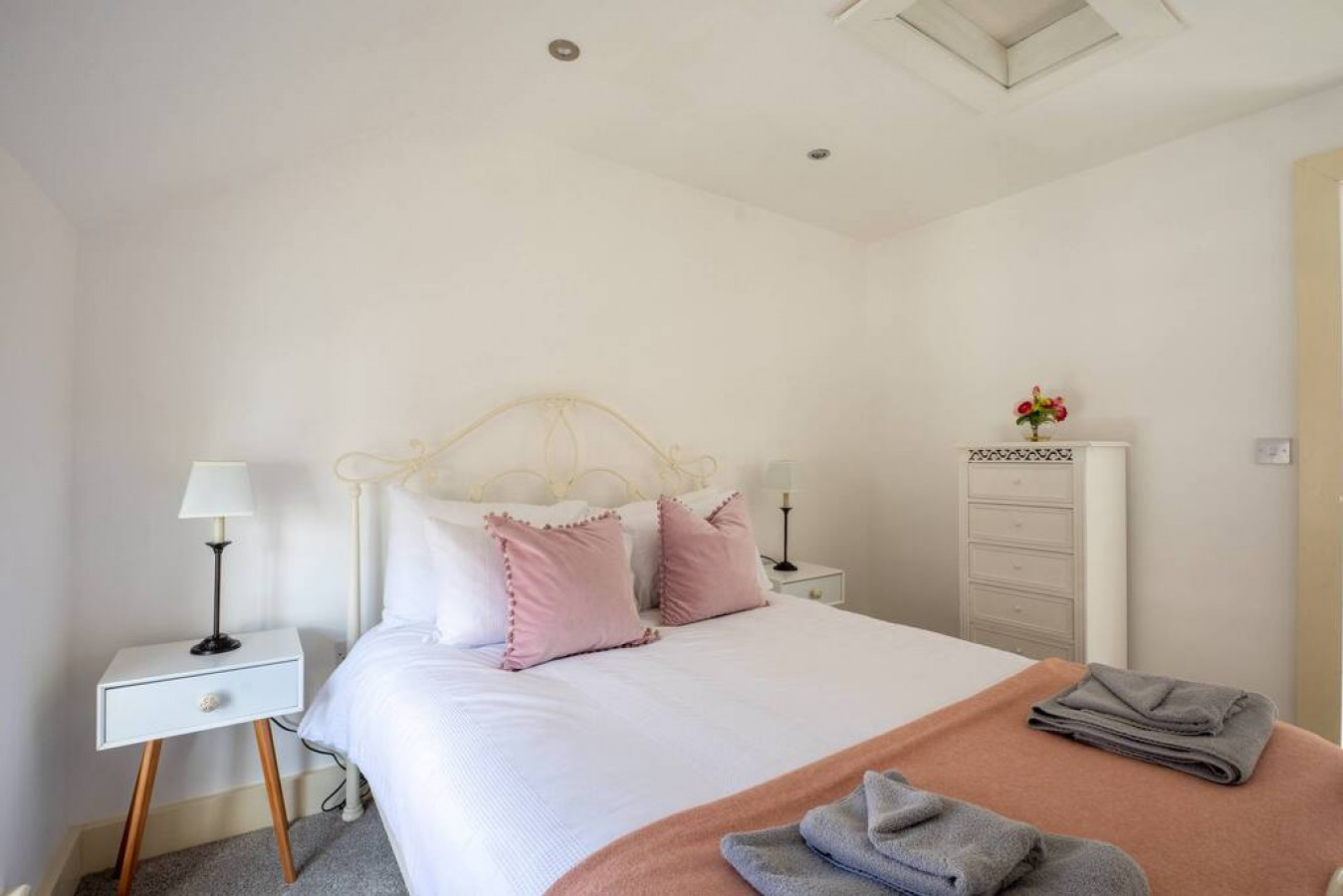 No.64 Narberth · Stylish & Spacious Apartment in Heart of Narberth