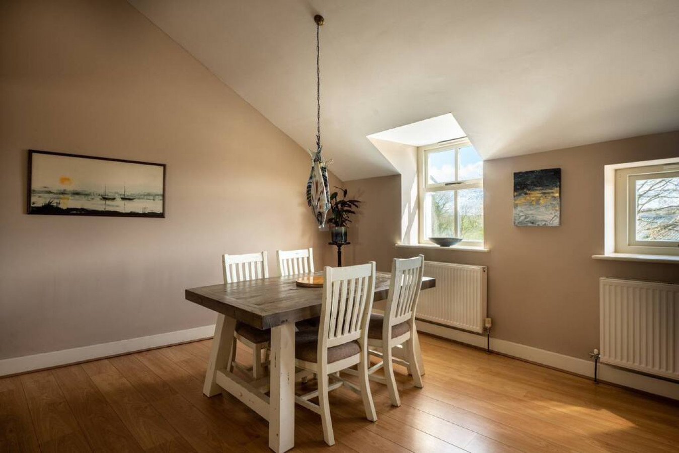 No.64 Narberth · Stylish & Spacious Apartment in Heart of Narberth