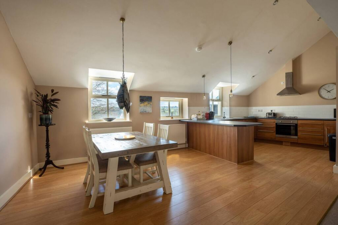 No.64 Narberth · Stylish & Spacious Apartment in Heart of Narberth