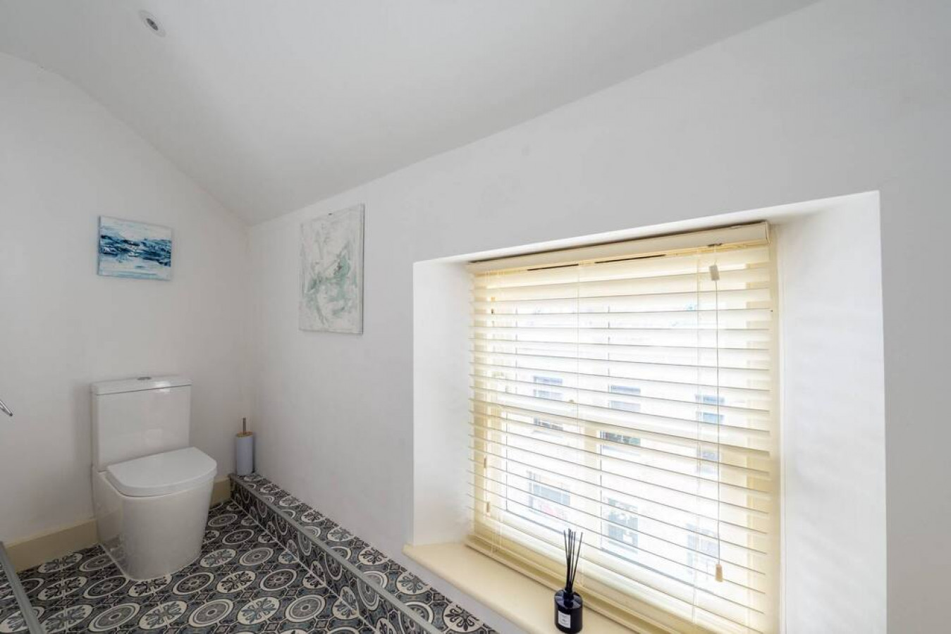 No.64 Narberth · Stylish & Spacious Apartment in Heart of Narberth