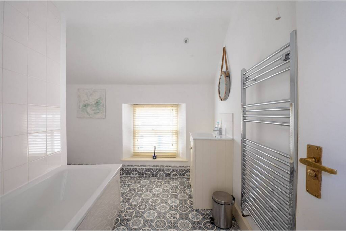 No.64 Narberth · Stylish & Spacious Apartment in Heart of Narberth