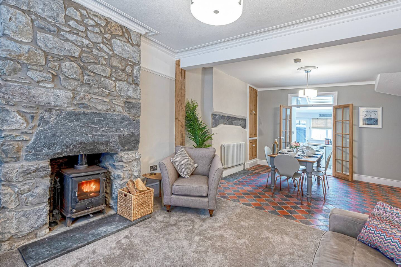 Stylish Central Townhouse + Parking & Bike Storage