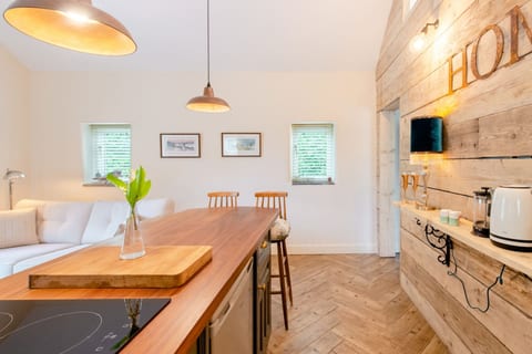 The Cow Shed—Luxury Barn Moments From Narberth