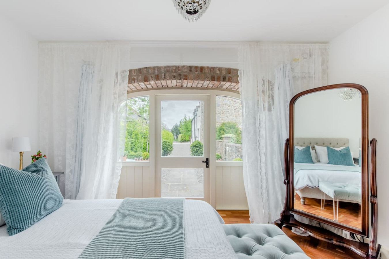 the-cow-shedluxury-barn-moments-from-narberth/