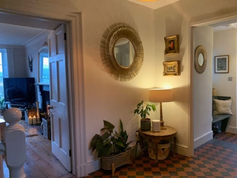 Elegant Dolgellau Townhouse with Mountain Backdrop