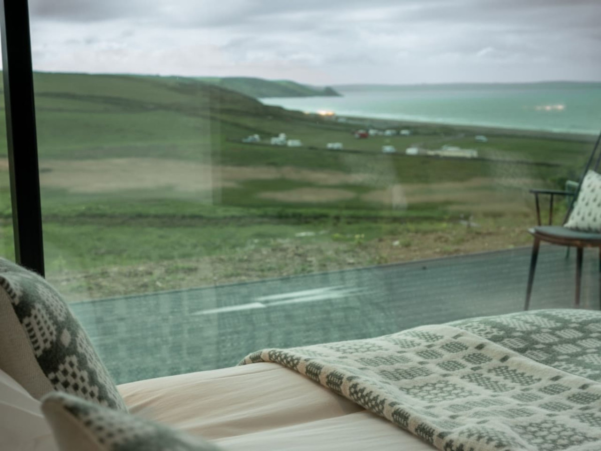 subterranean-studio-with-panoramic-views-and-sauna/