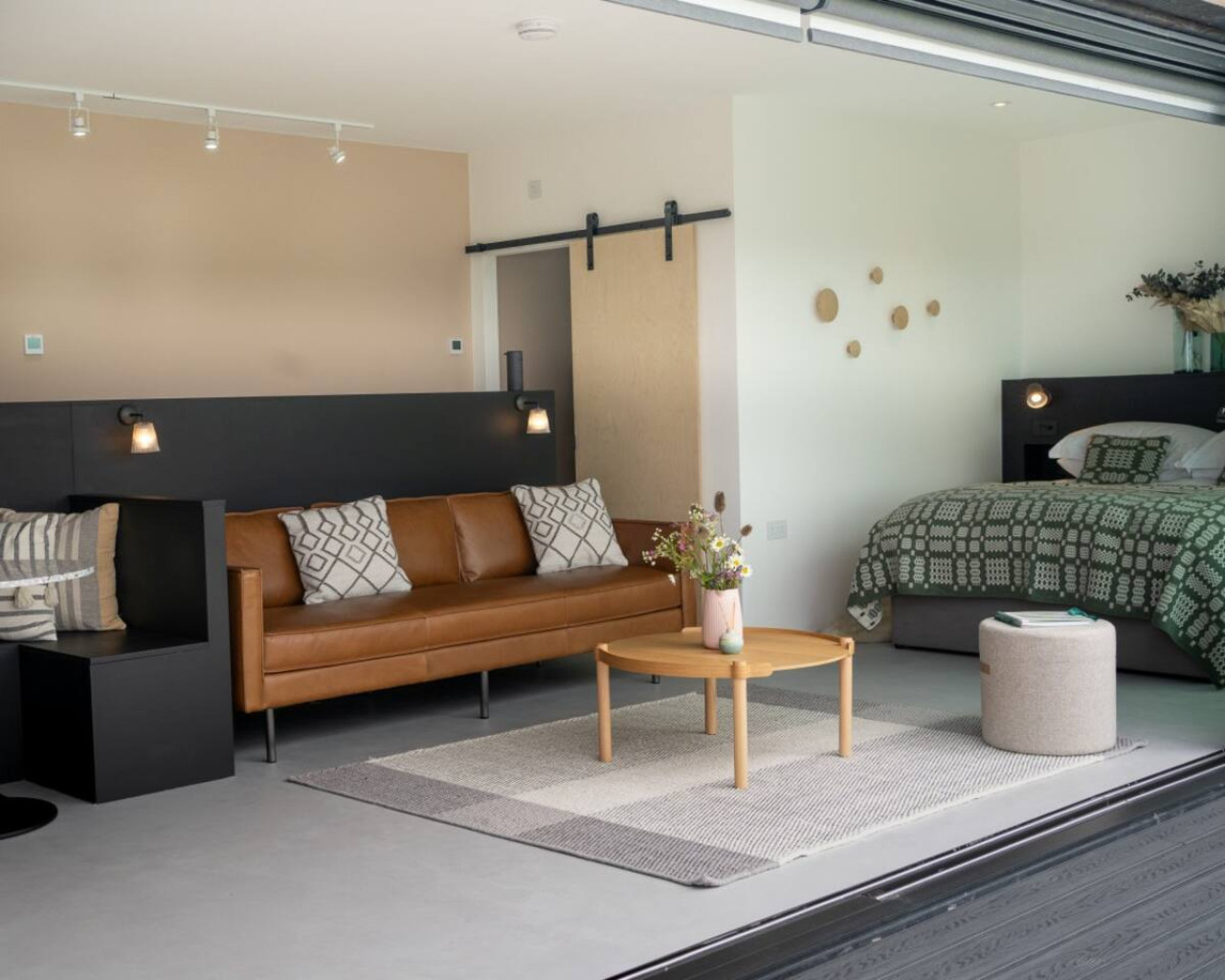 subterranean-studio-with-panoramic-views-and-sauna/