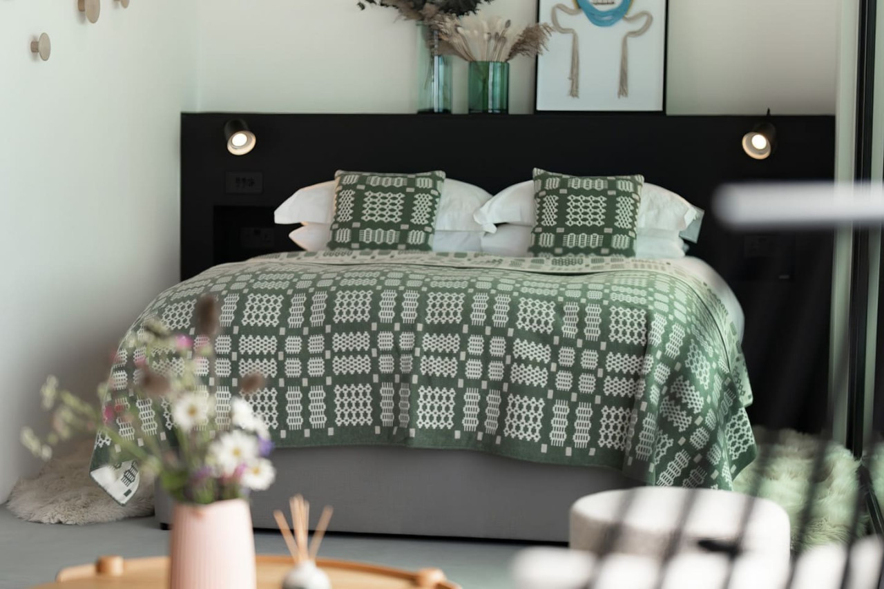 subterranean-studio-with-panoramic-views-and-sauna/