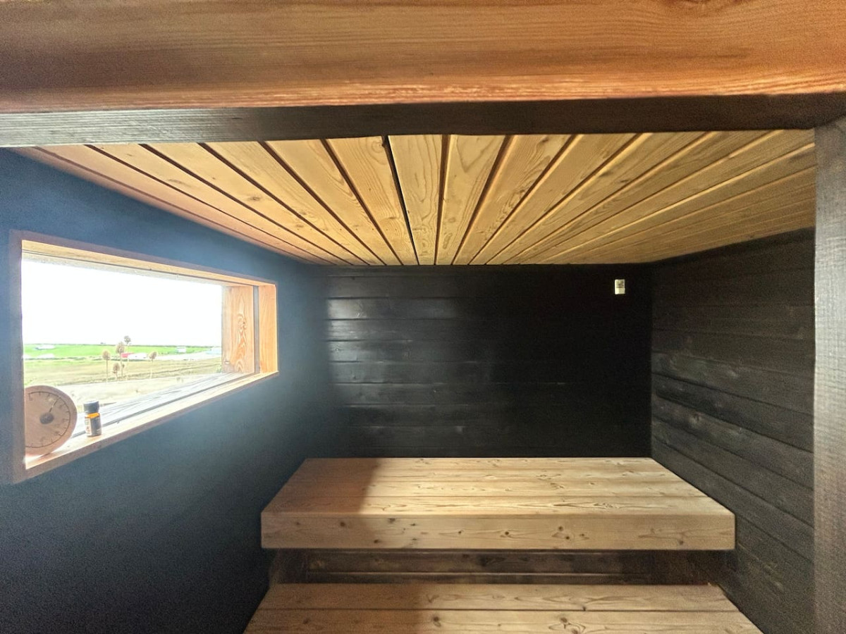 subterranean-studio-with-panoramic-views-and-sauna/