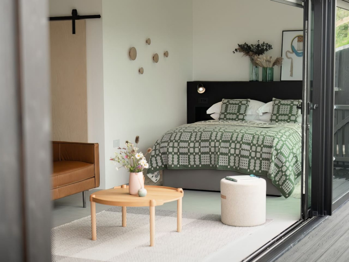 subterranean-studio-with-panoramic-views-and-sauna/