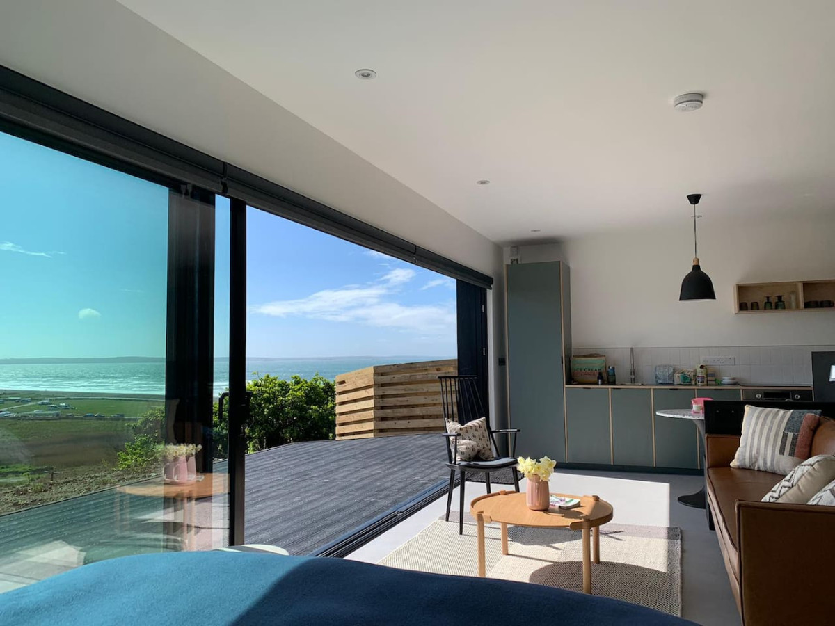 subterranean-studio-with-panoramic-views-and-sauna/