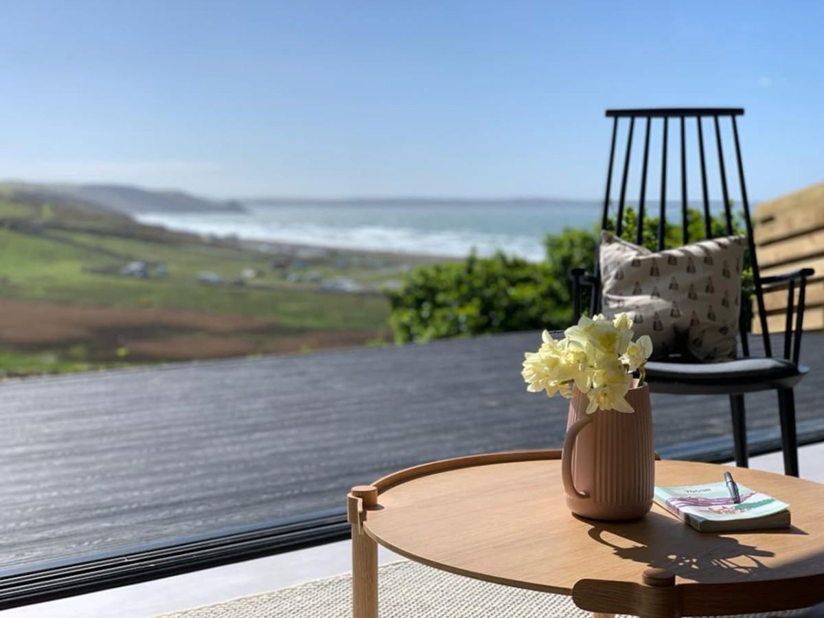 subterranean-studio-with-panoramic-views-and-sauna/