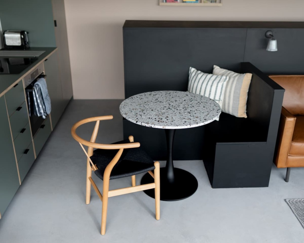 subterranean-studio-with-panoramic-views-and-sauna/