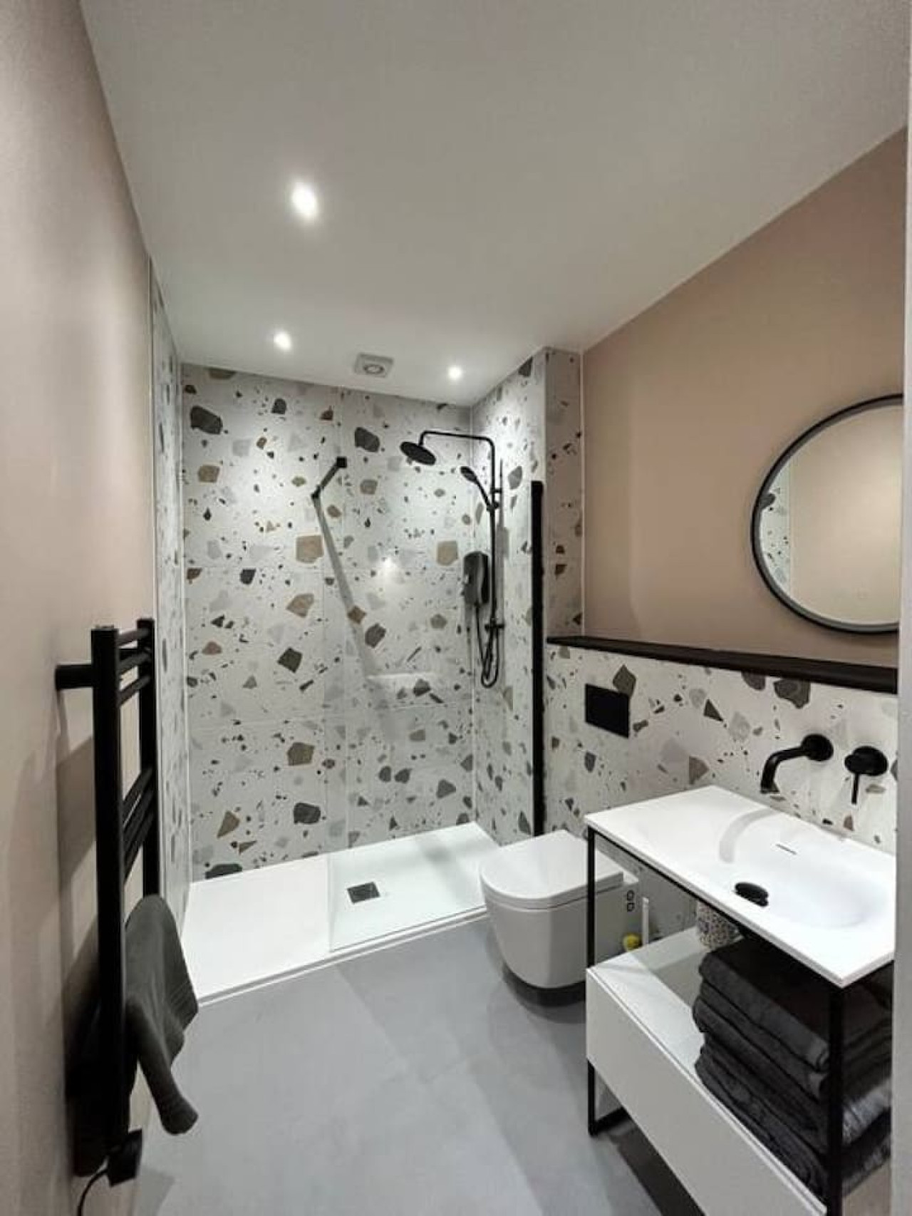 subterranean-studio-with-panoramic-views-and-sauna/