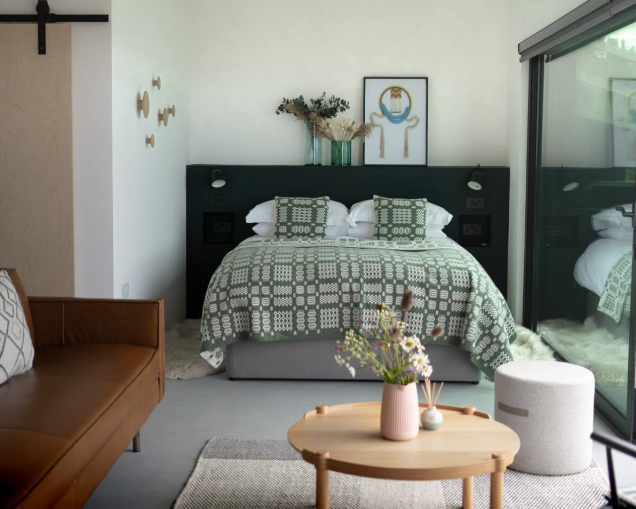 subterranean-studio-with-panoramic-views-and-sauna/