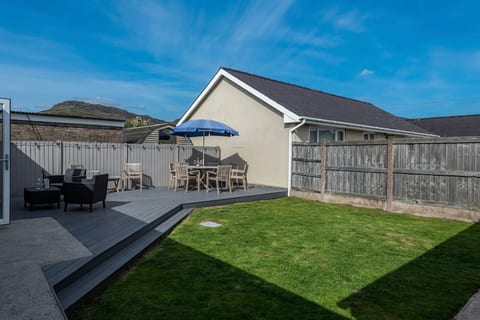 Family-Friendly Retreat between Beach & Mountains