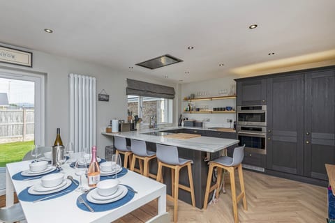 Family-Friendly Retreat between Beach & Mountains