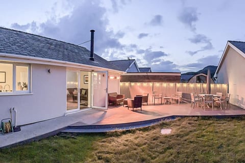 Family-Friendly Retreat between Beach & Mountains