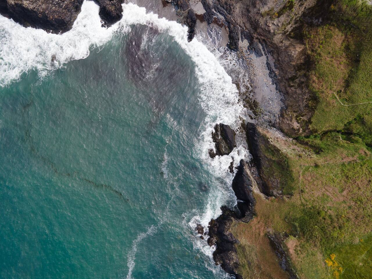 cliff-top-cottage-on-coast-path-wpanoramic-views/