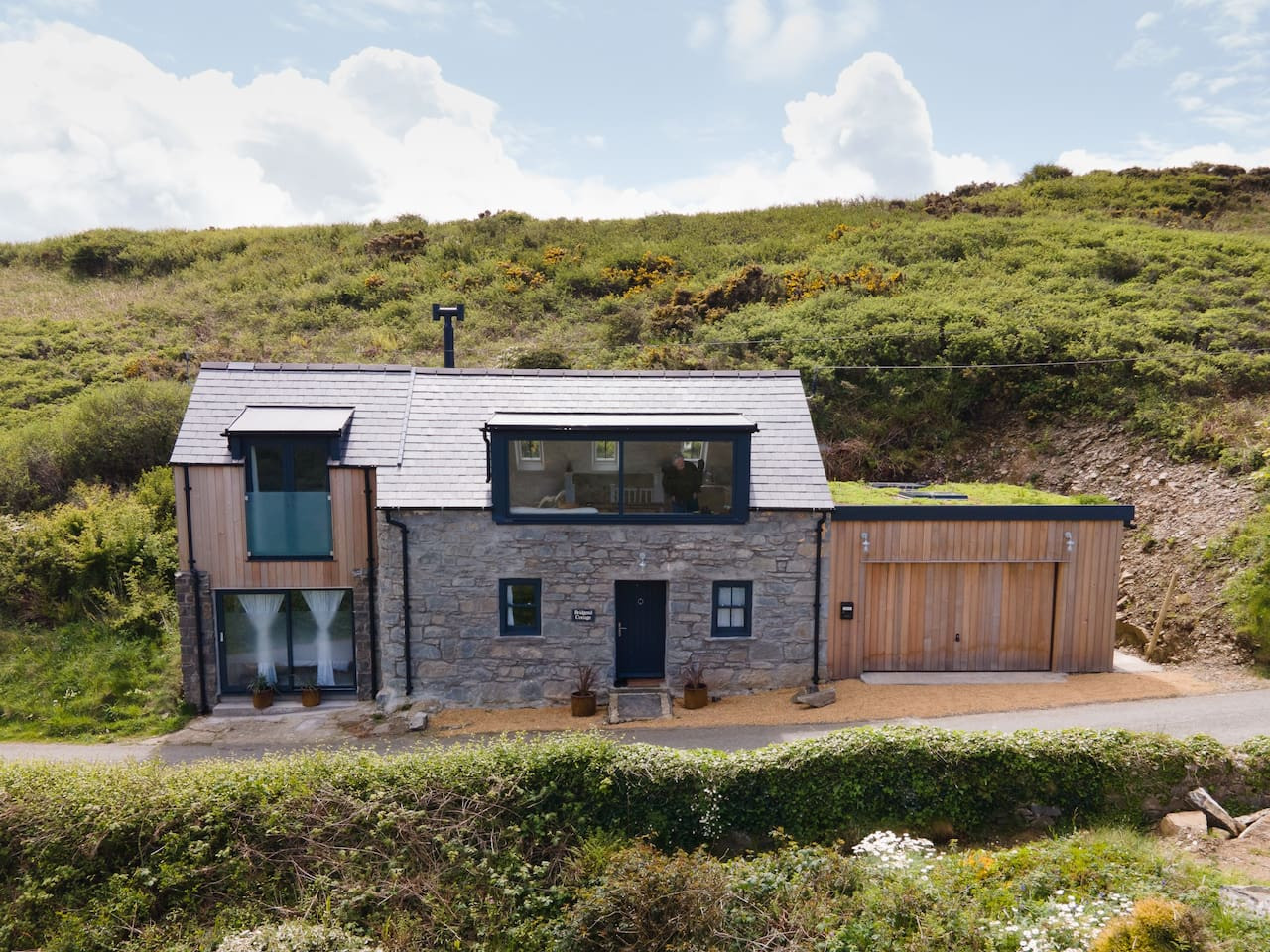 cliff-top-cottage-on-coast-path-wpanoramic-views/