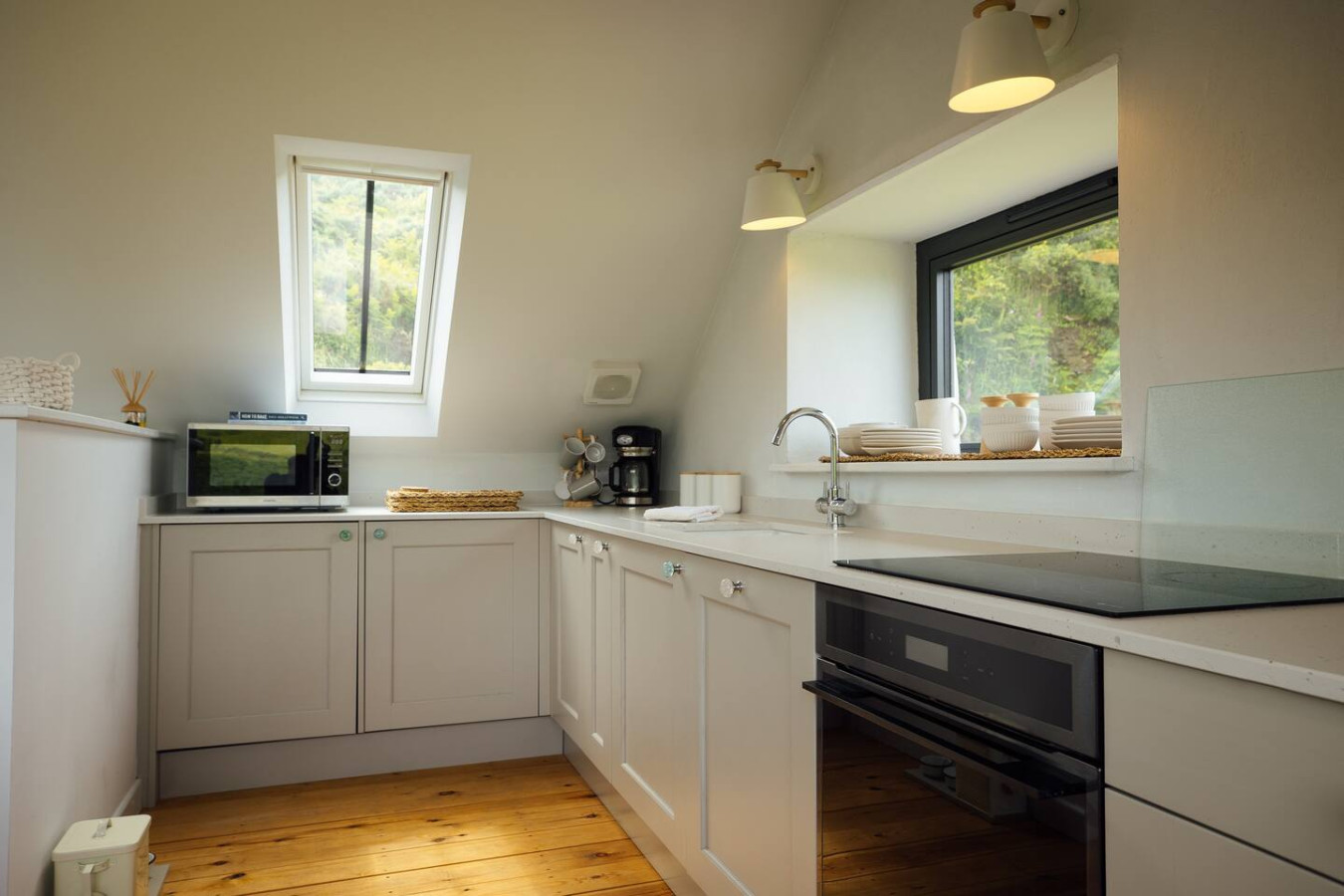 cliff-top-cottage-on-coast-path-wpanoramic-views/