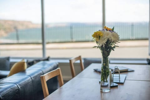 Central Tenby North Beach Apartment with Parking