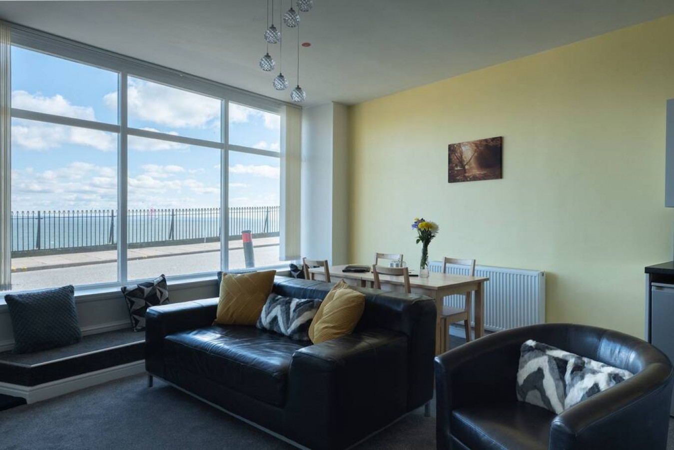 Central Tenby North Beach Apartment with Parking