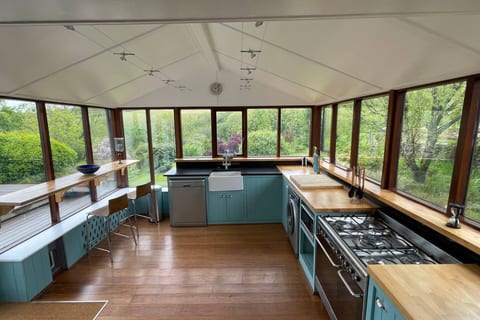 Cosy Cottage in Wild Countryside by Llys-y-Fran