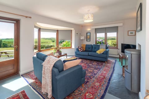Peaceful Getaway Near Marloes & Skomer with Garden