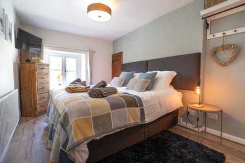 Cosy Matlock Cottage | with Fireplace & Pets