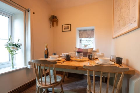 Cosy Matlock Cottage | with Fireplace & Pets