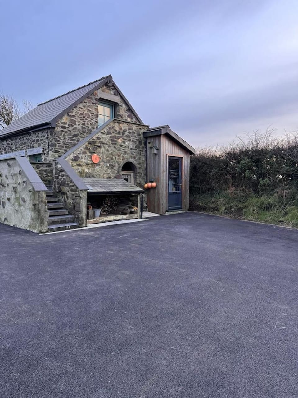 This is Cwtch @ Lackerlee. Cars can park on the Drive and Access the Cwtch via the Stairs. The Cwtch is on the first floor.