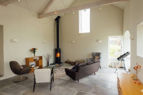 Luxe Stargazers Barn; Close to Coast, Town, Trails