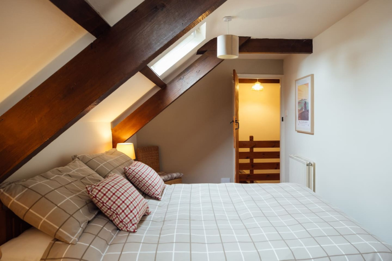 tranquil-country-cottage-with-indoor-swimming-pool/