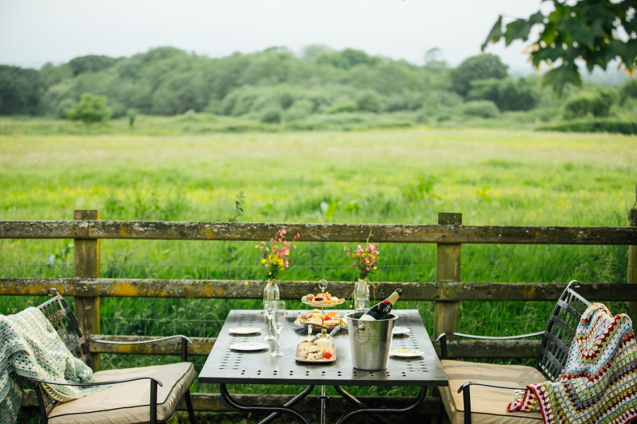 spacious-cottage-with-pool-near-coastal-trails/