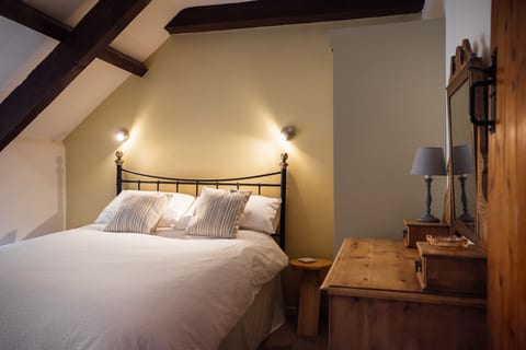 Family-Friendly Cottage with Heated Indoor Pool
