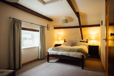 Escape to Pembrokeshire: Cottage with Pool & Sauna