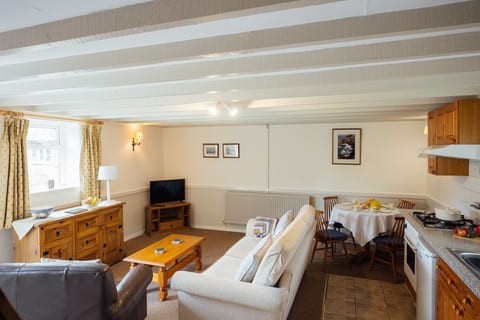 Cozy Pembrokeshire Cottage – Pool, Gym & Play Area