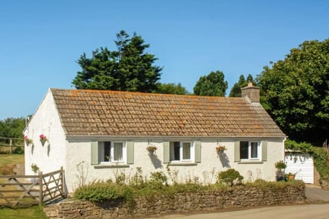 An idyllic Countryside Cottage Stay, near the Sea